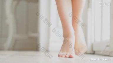女人赤脚, 身体部位。年轻赤脚女子进入框架